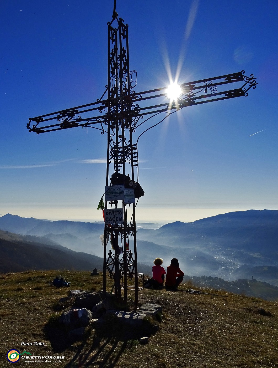 01 Alla croce di vetta dello Zuc di Valbona (1546 m).JPG -                                